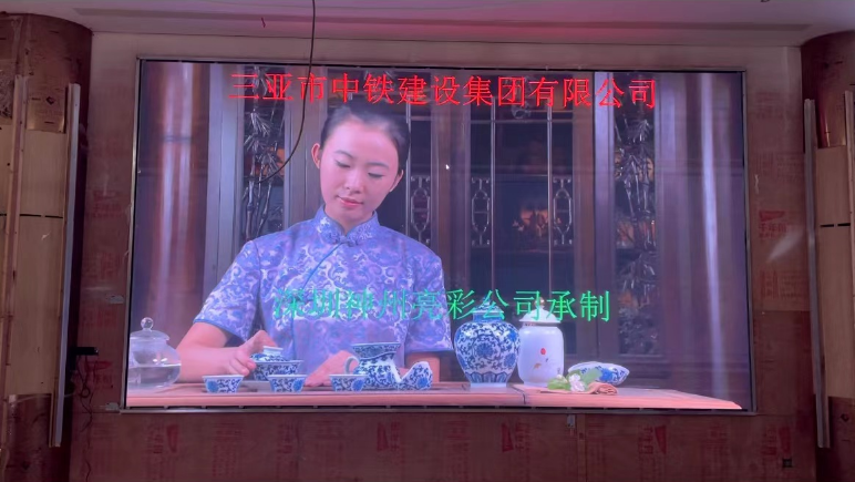 LED金店全彩透明屏-p3.9 高亮度